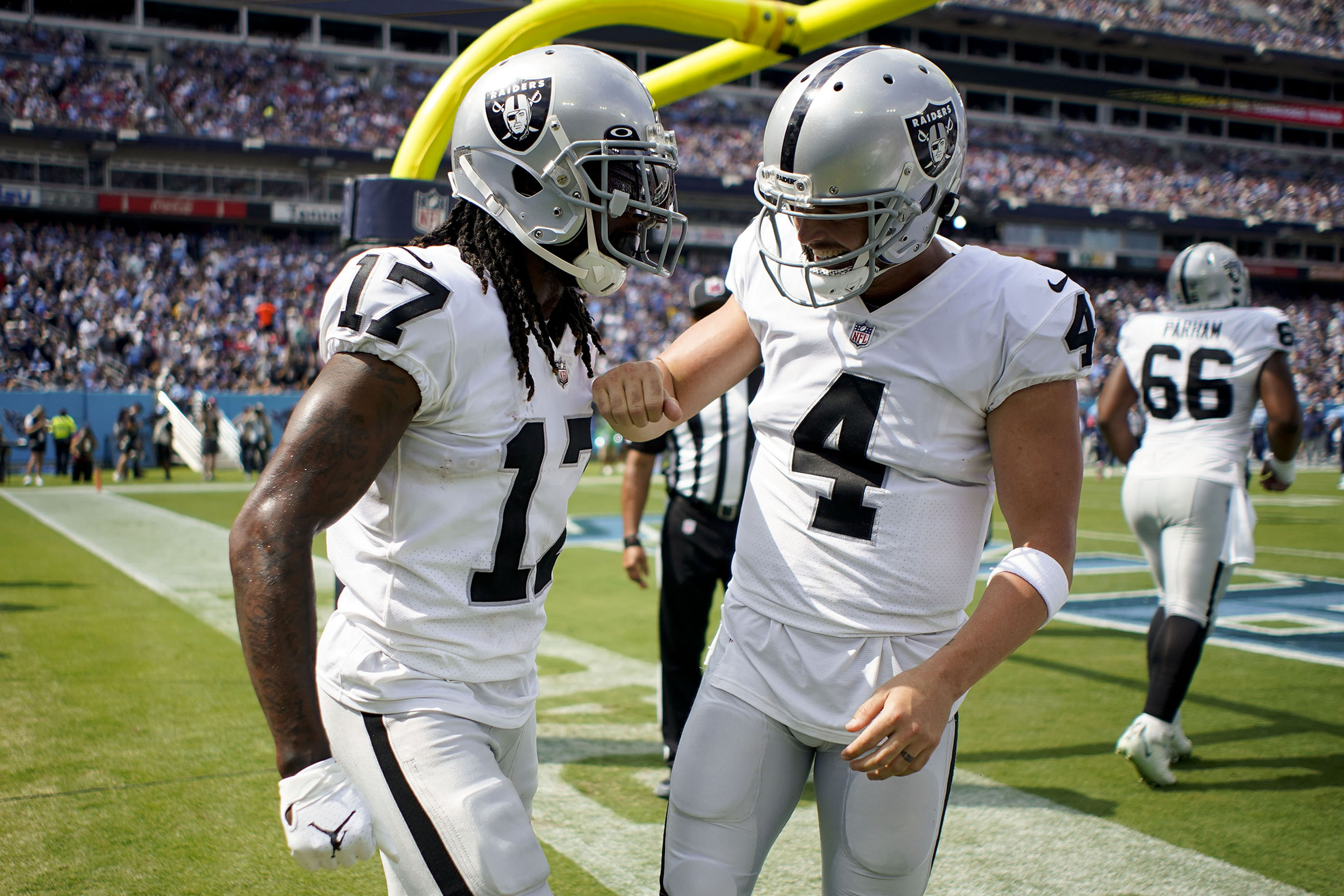 Former Raiders WR Davante Adams (L) and QB Derek Carr - Source: Imagn